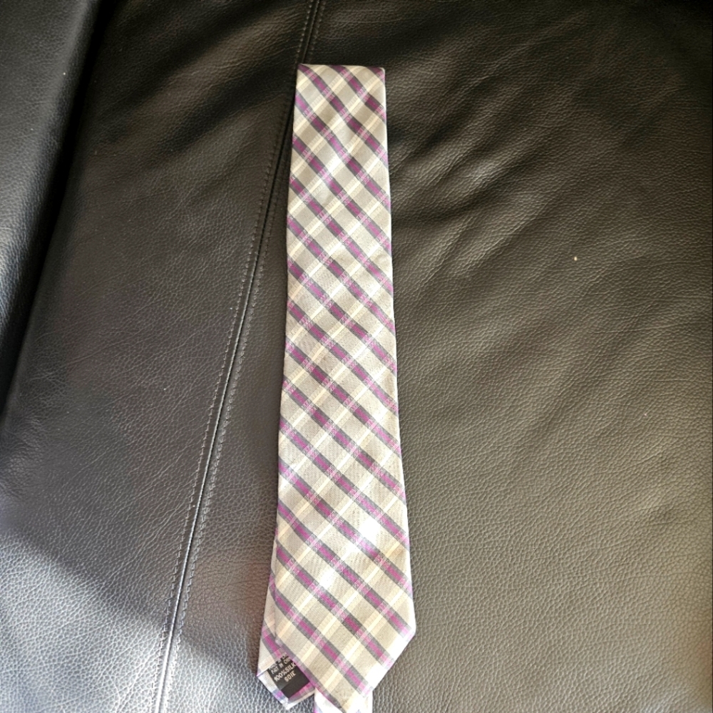Kenneth Cole Silk tie